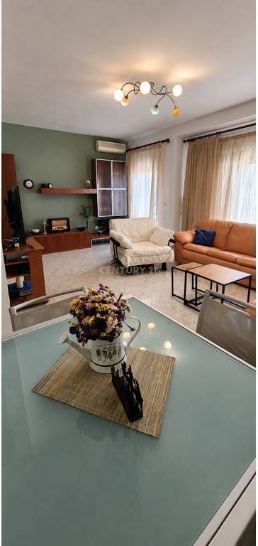 Apartament 1+1 me qira në Sheshi Skenderbej (Qender), Tirane