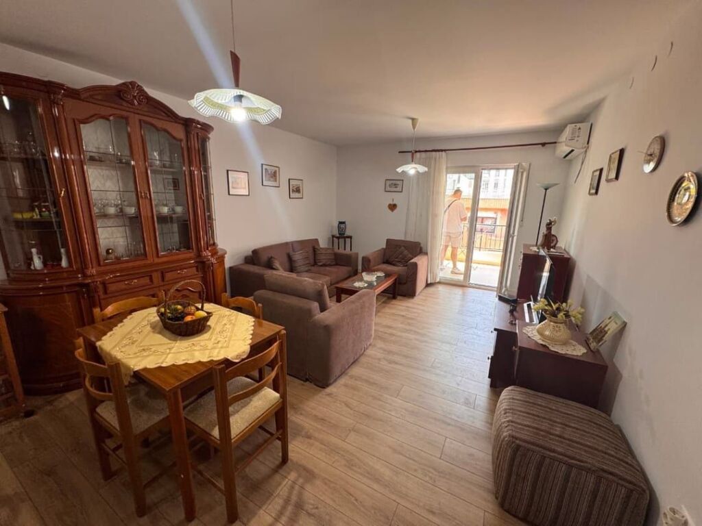 Super apartament 2+1 në Komunën e Parisit