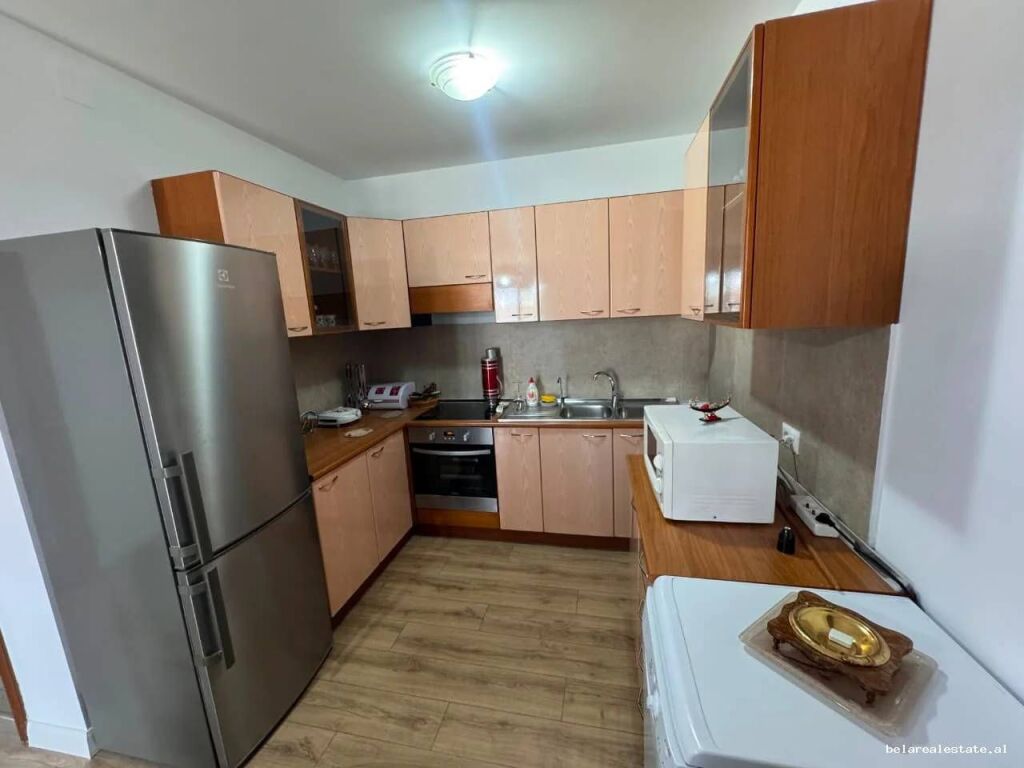Apartament Me Qera 2+1 Tek Komuna e Parisit (ID B2202152) Tirane