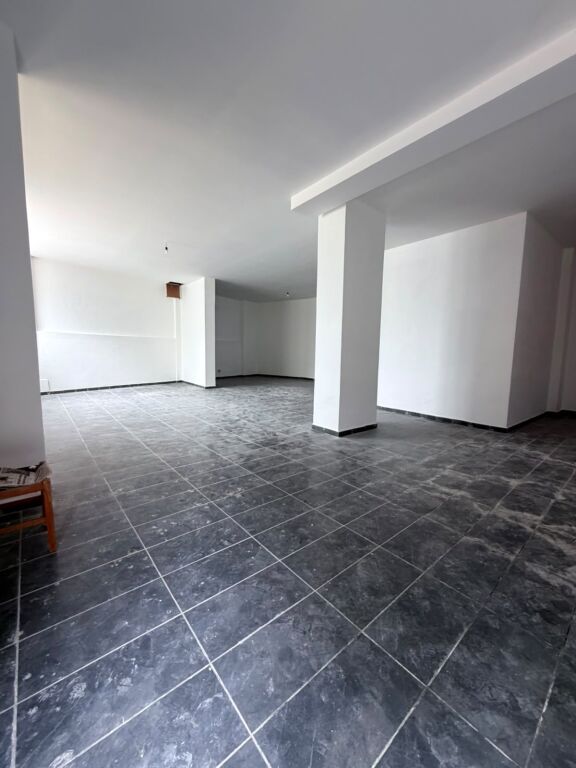 🏢 LOCALE COMMERCIALE IN AFFITTO – GIARDINO BOTANICO-1,200 Euro