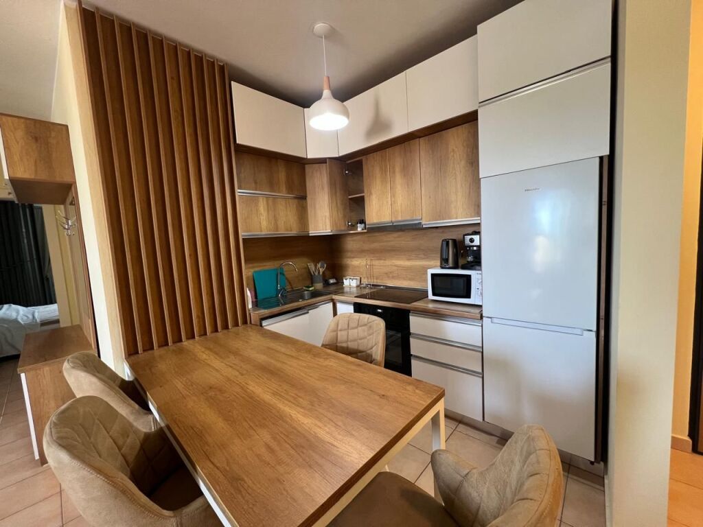  Apartament  2+1+2 me qira  pamje deti–Vollga, Durrës