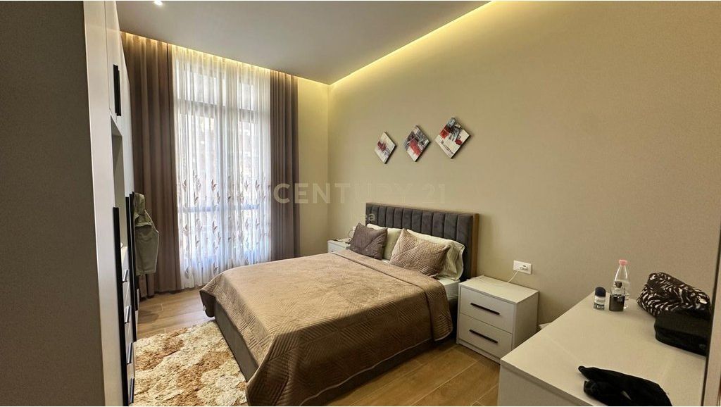 Apartament 2+1+2 me qira tek Kopshti Botanik!