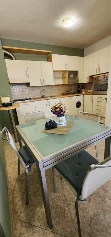 Jepet me qira apartament 1+1 - Pazari i Ri