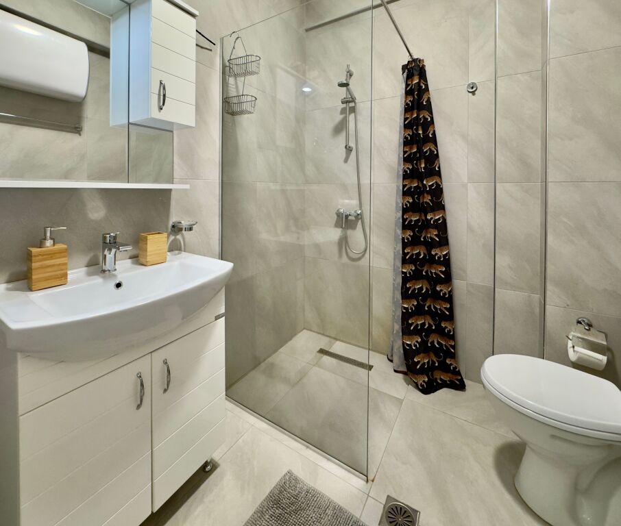 Elegante appartamento con 2 camere da letto e vista mare, a pochi passi dalla spiaggia di Santa Quaranta, Saranda