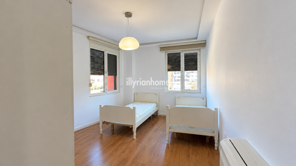 QIRA | APARTAMENT 2+1 | PËRBALLË TOPTANIT - KOMODITET DHE LOKACION I PREFERUAR