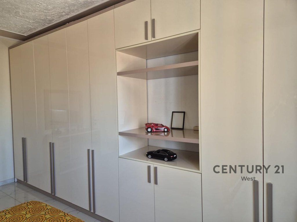 Appartamento 2+1 in Affitto, Via "Todi Shkurti", Mercato Elettrico
