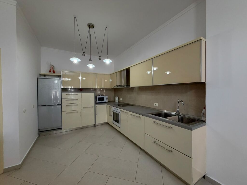 🏡 JEPET ME QIRA APARTAMENT 2+1+2 – KOPSHTI BOTANIK