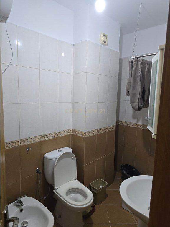 Apartament 2+1 me qira perballë Kristal Center, Tiranë - 50,000 Lekë/Muaj