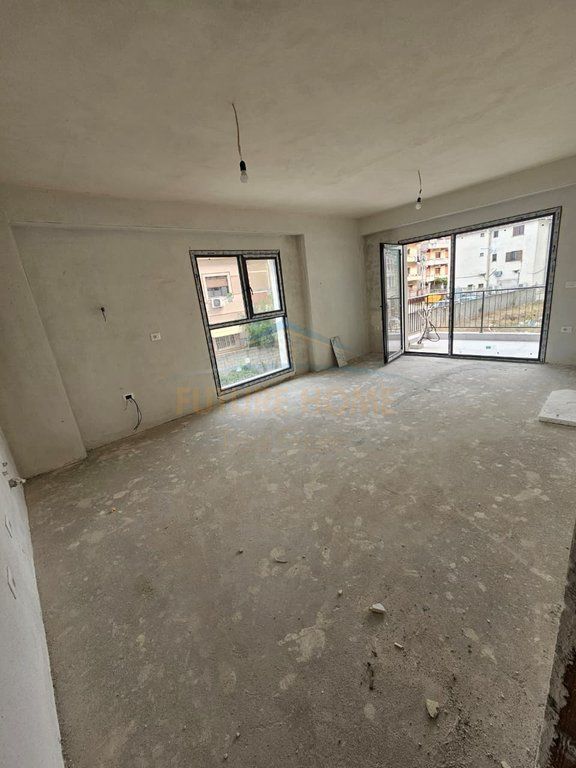 Shitet, Apartament 2+1+2+Post Parkimi, Kompleksi Bengasi , Porcelan, Tiranë