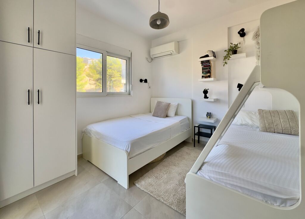 Elegante appartamento con 2 camere da letto e vista mare, a pochi passi dalla spiaggia di Santa Quaranta, Saranda