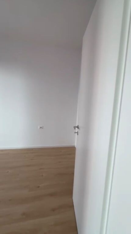 Shitet apartament 1+1, Ali Dem