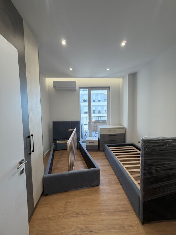 Jepet me qira 2+1+parkim Univers City Qtu 55.000 leke