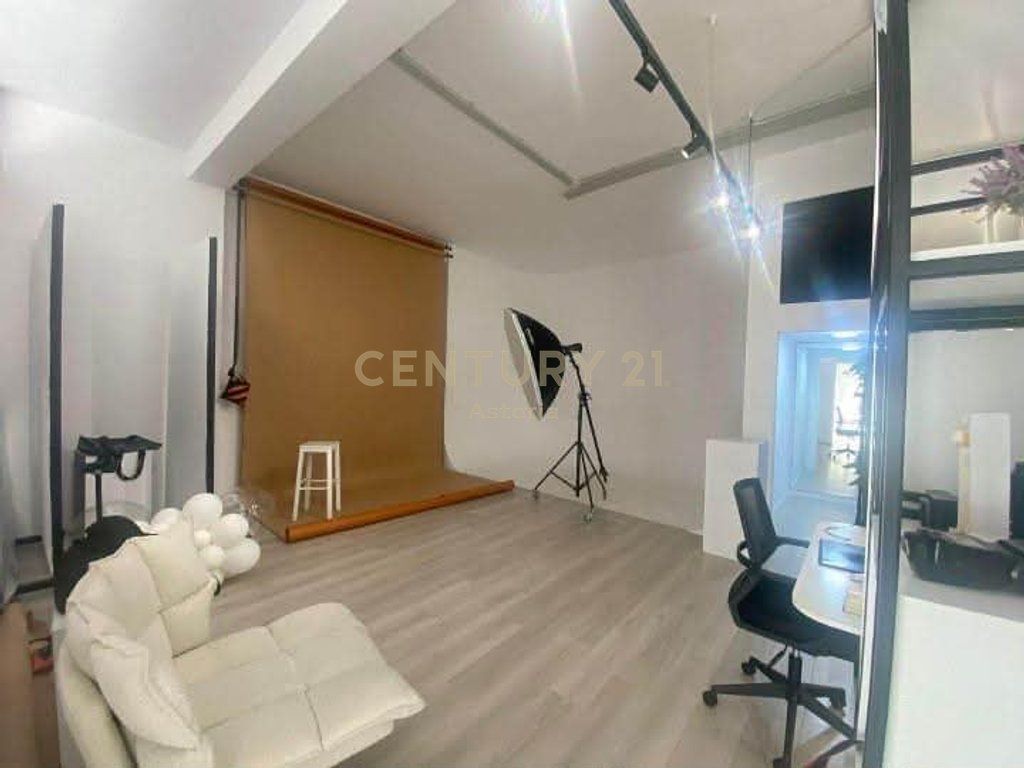 BARGAIN!!! COMMERCIAL UNIT FOR SALE AT THE BALLET SCHOOL