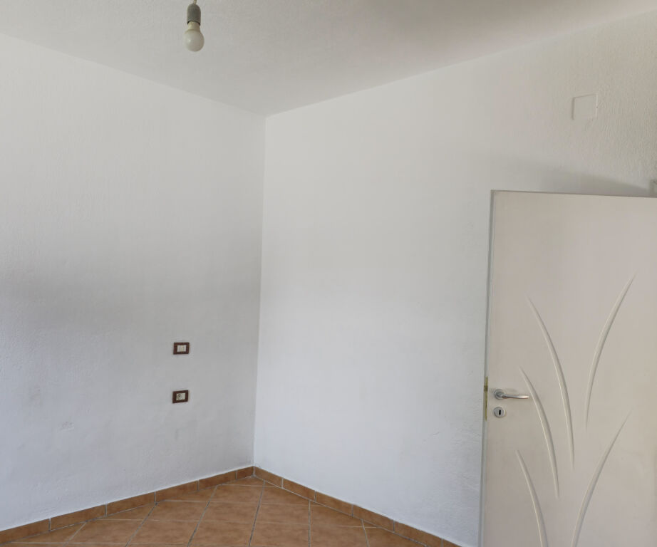 JEPET ME QERA KATI I PARË I NJË SHTËPIE PRIVATE NË KAMEZ
