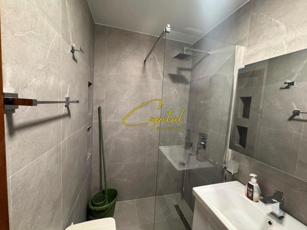 APARTAMENT ME QIRA 2+1+2 KOMUNA E PARISIT 800 EURO