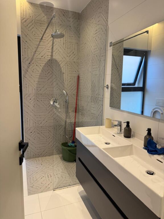 Jepet me qira apartament 2+1