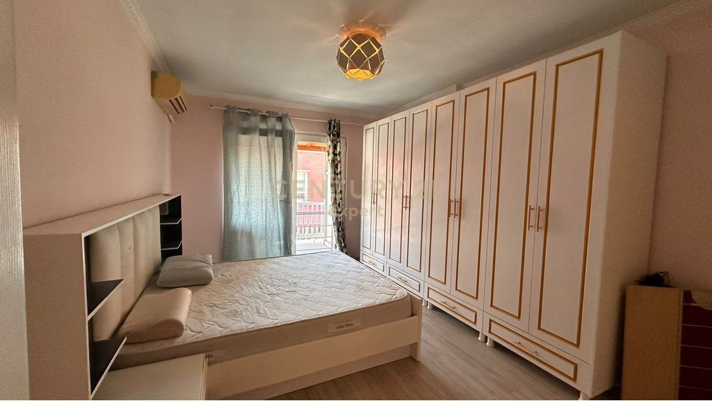 Apartament 4+1 në shitje në Laprake, Tirane