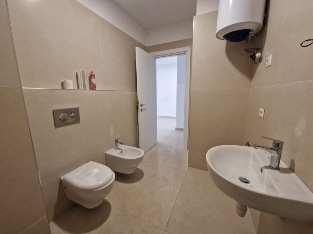 Qera | Ambjent Biznesi | Kompleksi Zirkon | 500 €/muaj