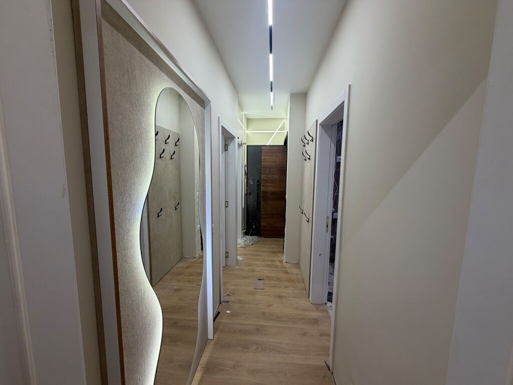 🏠 Shitet apartament 2+1  📍 Rruga 5 Maji, Tiranë 📐 Sipërfaqe totale: 96.74 m² 🏢 Kati 2, pallat i ri i vitit 2026 🛗 Me 2 ashensorë 🛋️ Dorëzohet totalisht i mobiluar, me mobilim cilësor dhe luksoz 🏦 Mundësi blerjeje me kredi bankare vetëm nëpërmjet Credins Bank 💶 Çmimi: 170,000 €