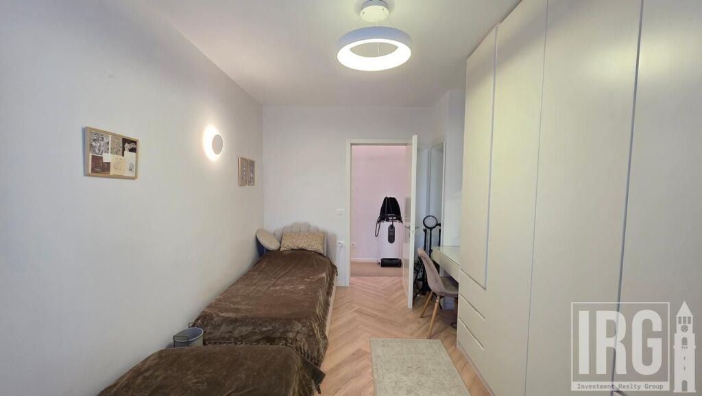 Shitet apartament 3+1+2+Depo+Post Parkimi tek Rezidenca Lake View , Rruga e Kosovareve , Liqeni Artificial .