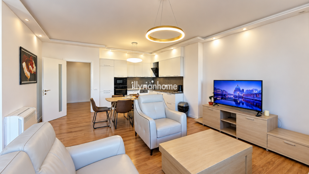 QIRA | APARTAMENT 2+1 | PËRBALLË TOPTANIT - KOMODITET DHE LOKACION I PREFERUAR