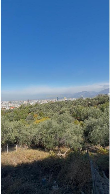 Në shitje 770 dhe 1000 m² tokë, në Rrugën e Garunjës, Liqeni i Thatë