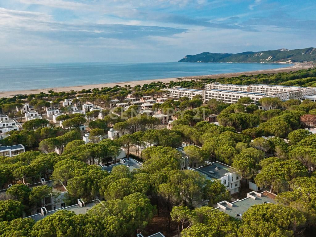 Villa for sale in the San Pietro complex, Gjiri i Lalzit.