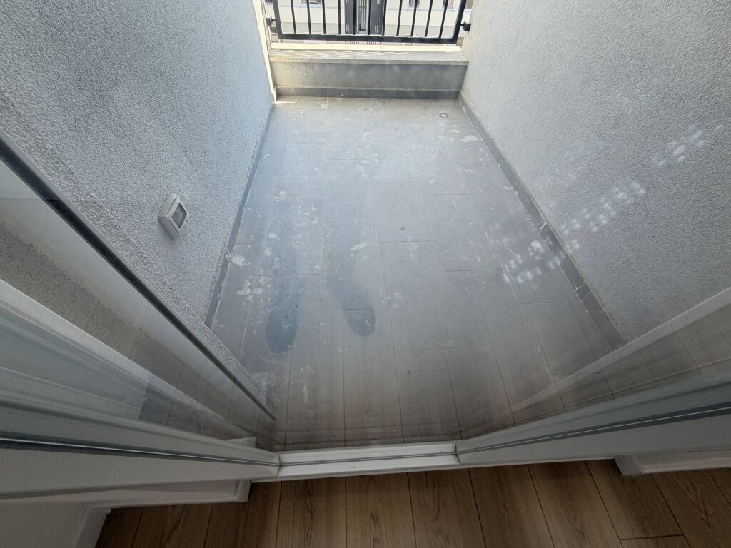 🏡 Shitet apartament 1+1 – Univers City, pranë QTU  📐 Sipërfaqe: 69.82 m² 🏢 Kati 7 | Orientim Lindje 💶 Çmimi: 1,300 €/m² 💰 Çmimi total: 90,766 €