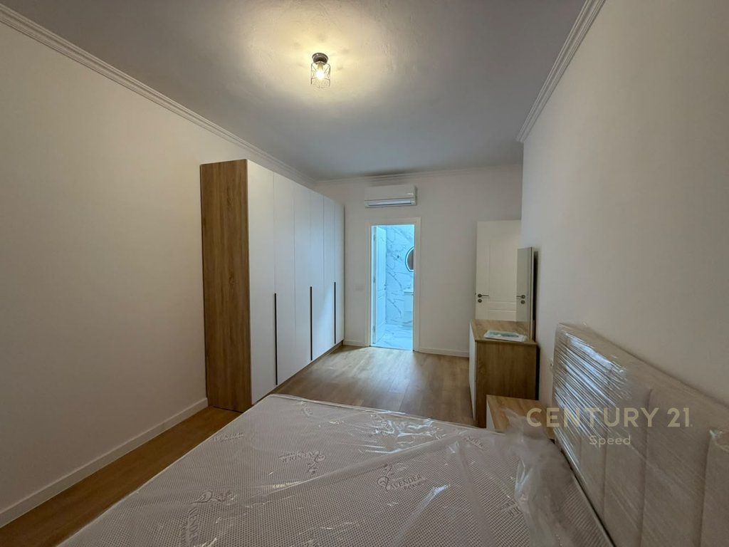 Jepet me qira apartament 2+1+2+post parkimi në Rrugën "5 Maji"!! 715 € /Muaj 65,000 Lekë /Muaj