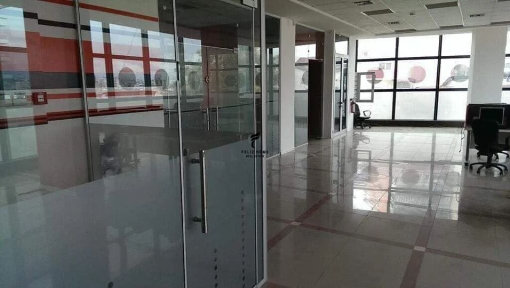 OFFICE FOR RENT 400 M2 PARIS COMMUNE 300.000 LEKE FH-98316