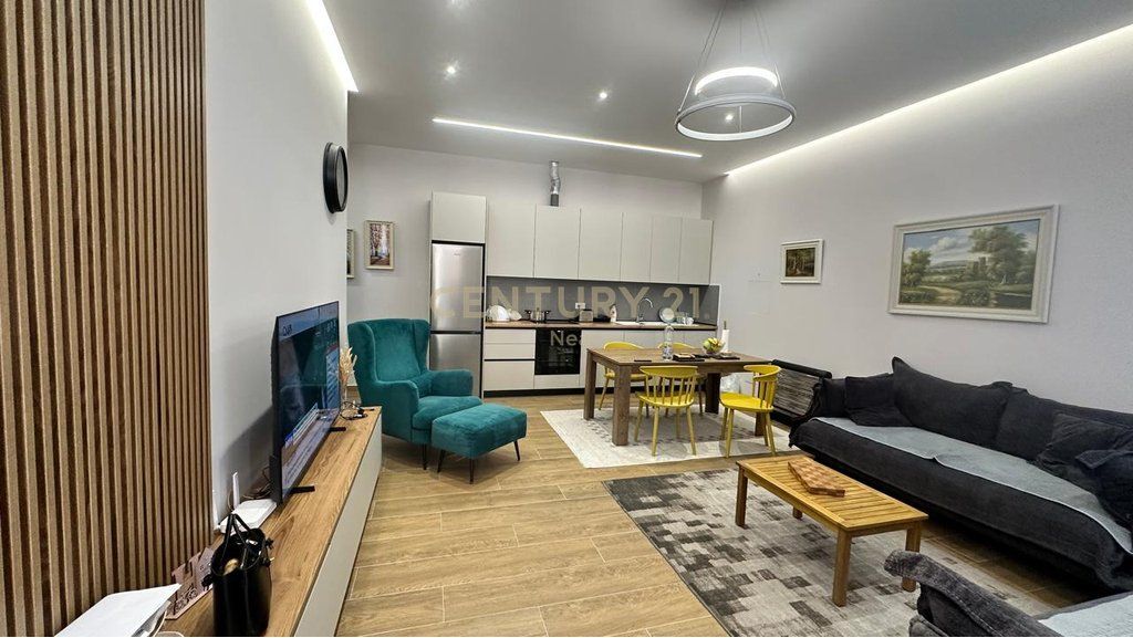 Apartament 2+1+2 me qira tek Kopshti Botanik!