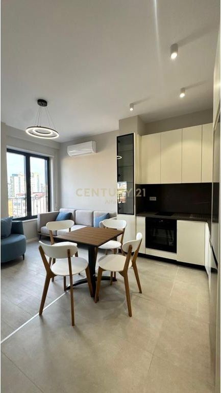 Jepet me qira apartament 1+1 në rrugën Karl Gega, pranë ish Stacionit të Trenit!
