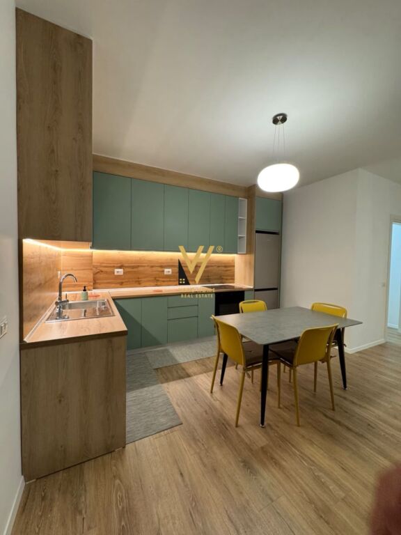 Appartamento 2+1 con balcone in affitto, 21 Dhjetori, 80.000 lekë