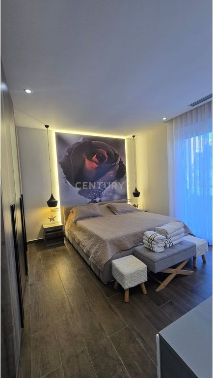 Shitet Vilë Luksoze me Pishinë në Kompleksin "Lura 3", Gjiri i Lalzit ! 520,000 €