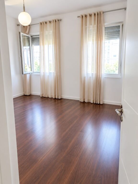 Jepet apartament 2+1 me qera tek Kopshti Botanik prane Kompleks Mateo, Tirane.ID 5791
