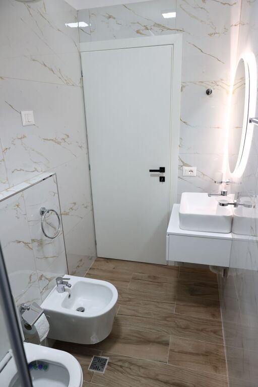 Jepet apartament me qera 1+1
