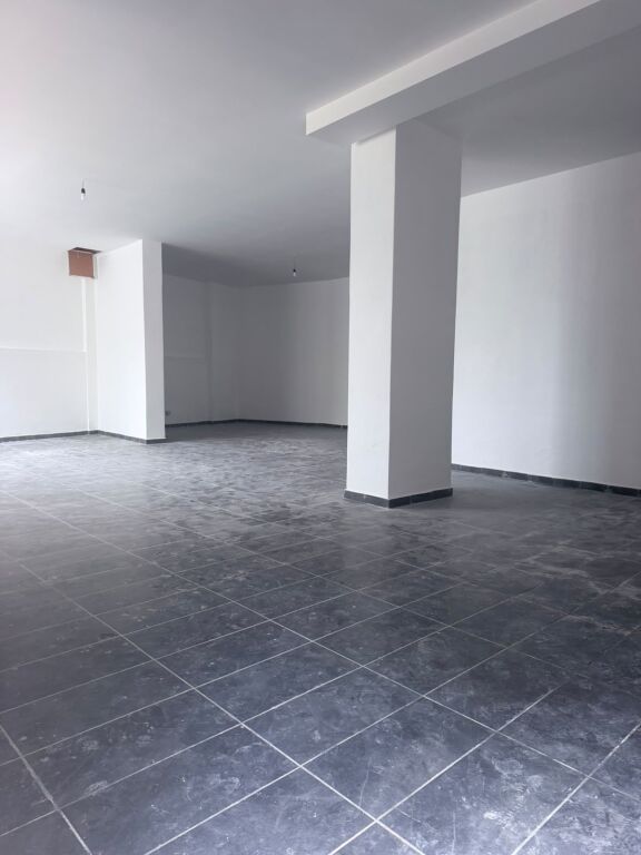 🏢 LOCALE COMMERCIALE IN AFFITTO – GIARDINO BOTANICO-1,200 Euro