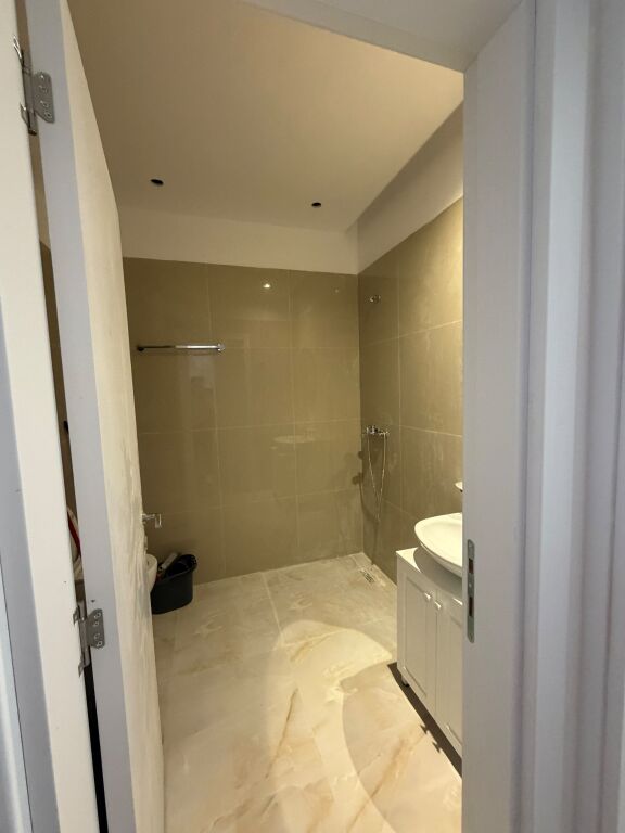 Jepet me qira 2+1+parkim Univers City Qtu 55.000 leke
