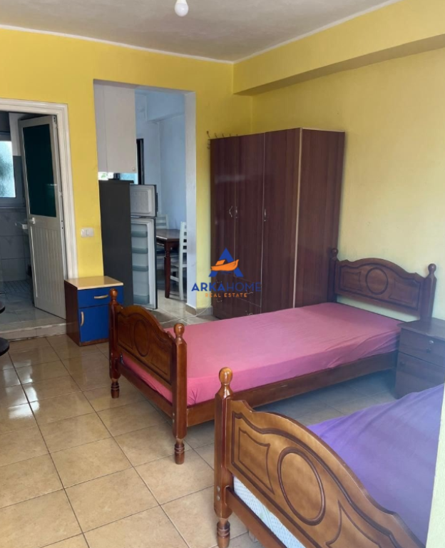 JEPET ME QERA GARSONIERE 35 M2 "RR.GRAMOZ PASHKO, QYTET STUDENTI" 28.000 LEKE