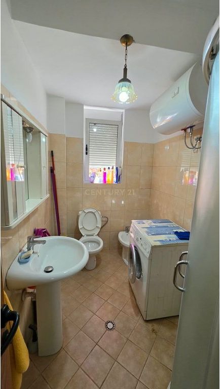 JEPET ME QIRA APARTAMENT 3+1, BRRYL, TIRANË   60,000 leke