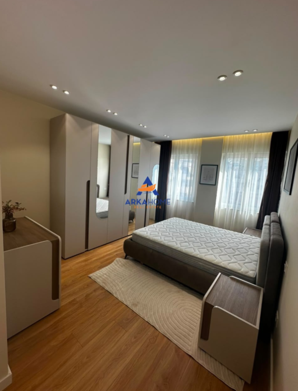 VENDESI APPARTAMENTO 1+1 "AL KRISTAL CENTER, KOMUNA E PARISIT" 185.000 EURO