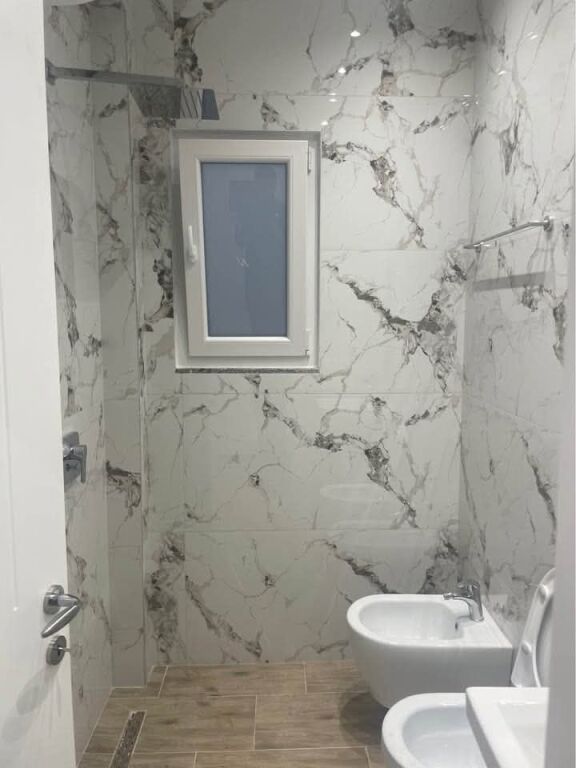 SHTEPI ME QERA 1+1 + PARKIM - SAUK I VJETER, TIRANE
