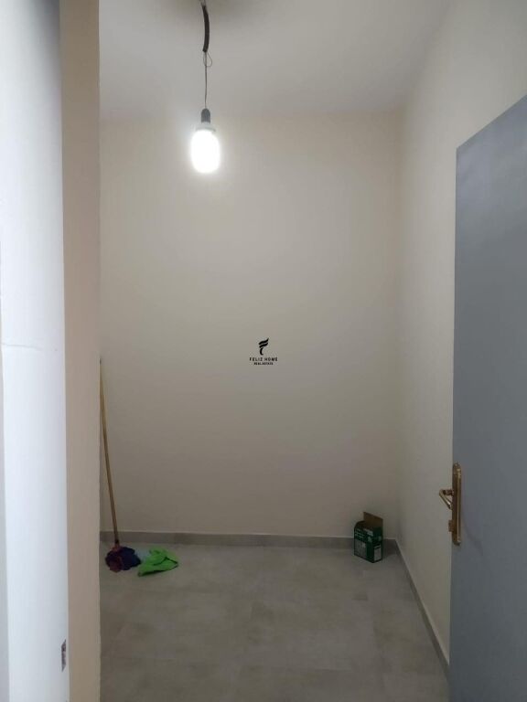 OFFICE FOR RENT 72 M2 FORMER ELECTRIC MARKET 52,000 LEKE FH-98459