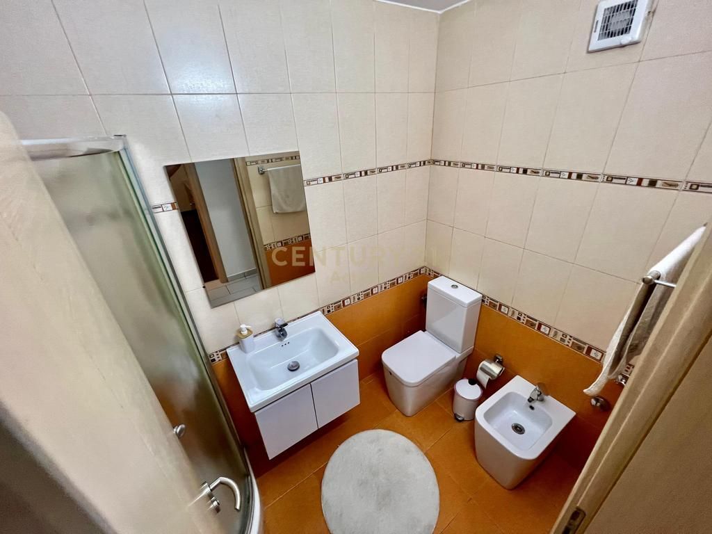 🏡 IN AFFITTO, APPARTAMENTO MODERNO 2️⃣➕1️⃣ con VISTA FANTASTICA ☘️, DINASTIA / VIA KOSOVARËVE‼️ 1,240 € /Mese 112,000 Lekë /Mese