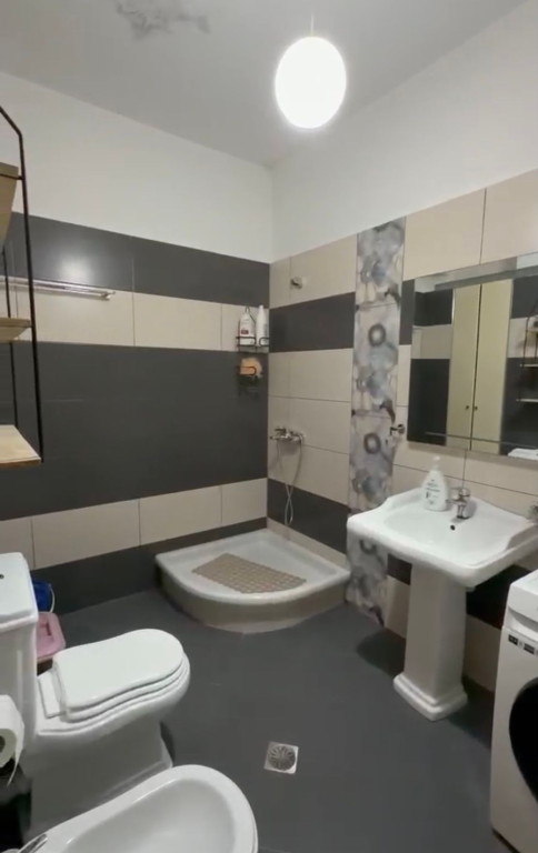Jepet me qira apartament 2+1 pranë Oslos, Unaza e Re.