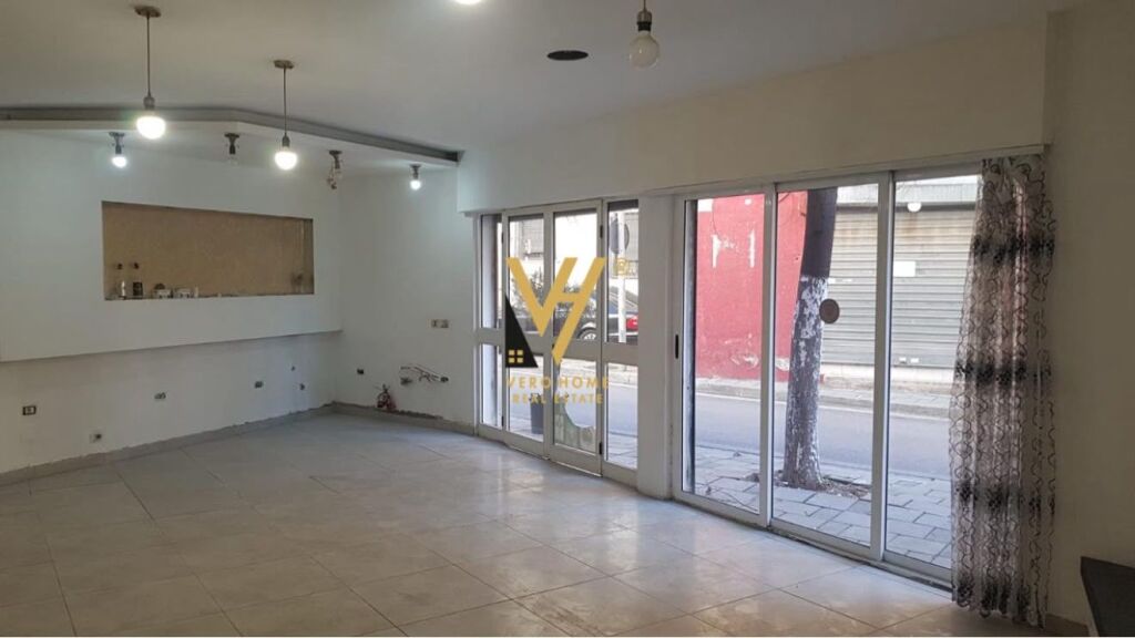 JEPET AMBIENT BIZNESI 69 M2 ME QERA TE ZOGU ZI 650 EURO