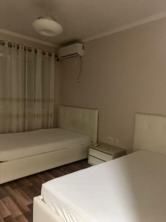 Apartament 3+1 per qera te Kontakti
