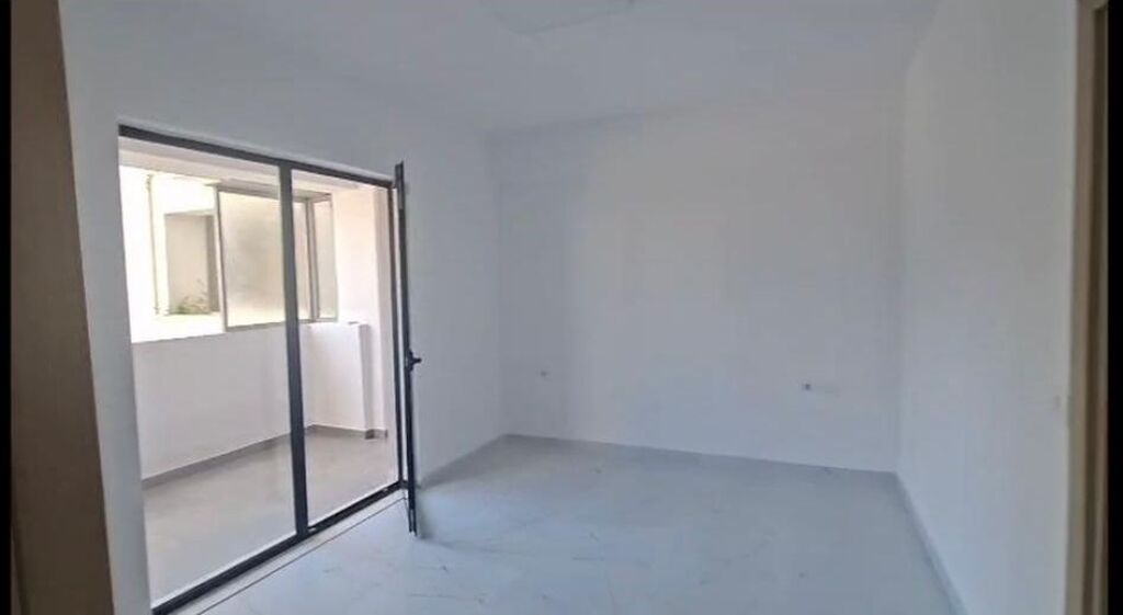 Rent | Ambient biznesi 1 + 1 | Rruga 5 Maji | 400 €/month