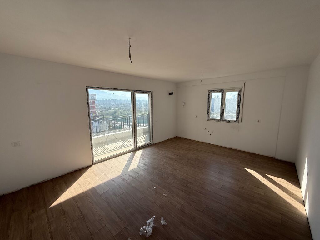 SHITET APARTAMENT 2+1+2 ME POST PARKIMI NE PASKUQAN !