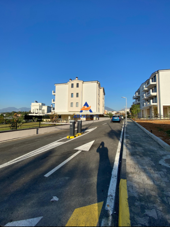 SHITEN 3 POSTE PARKIMI 75 M2 SECILI "SAUK" 2600000 LEKE SECILI
